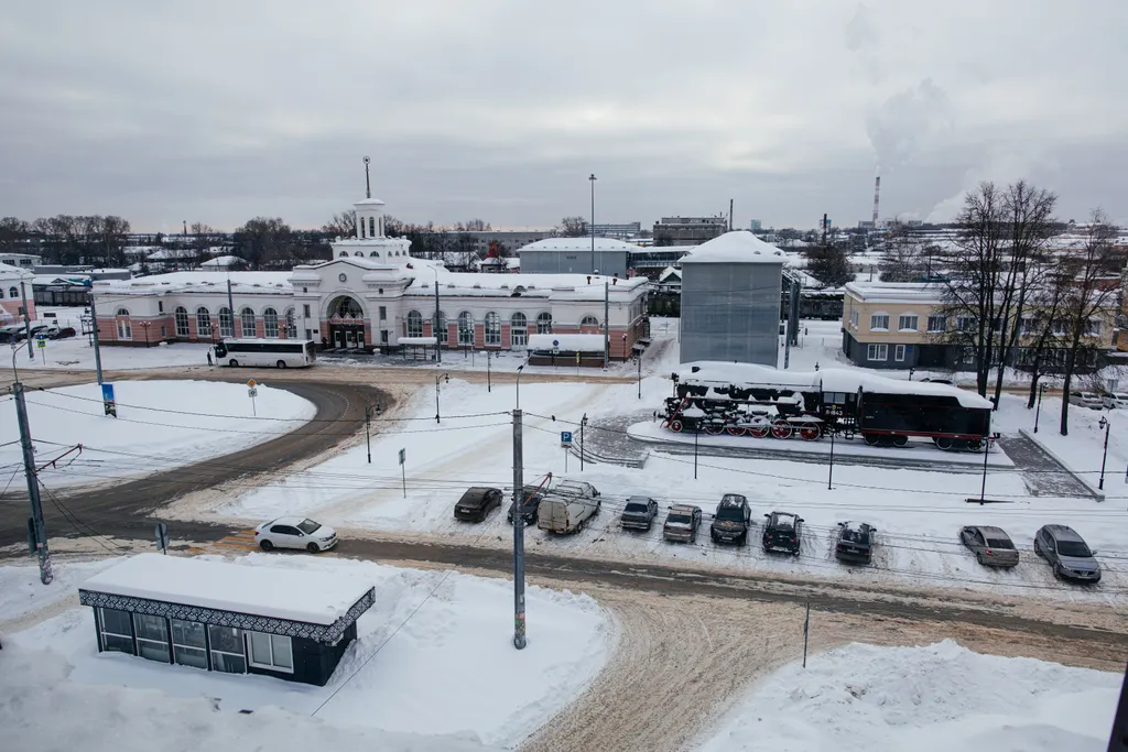 У железнодорожного вокзала