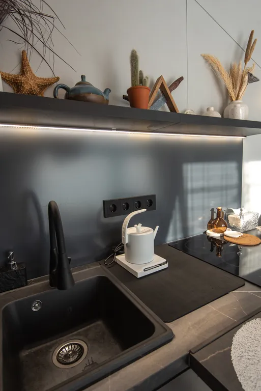 Зеркальный домик с террасой и купелью