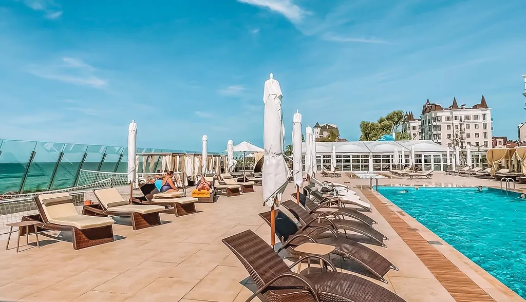 Дизайнерский апартамент с видом на море