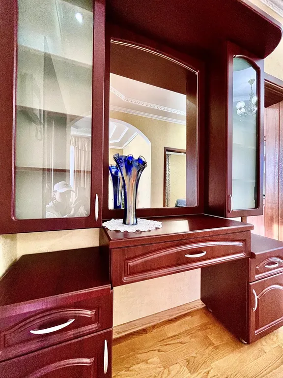 Огромный дом для большой семьи Лоза винограда