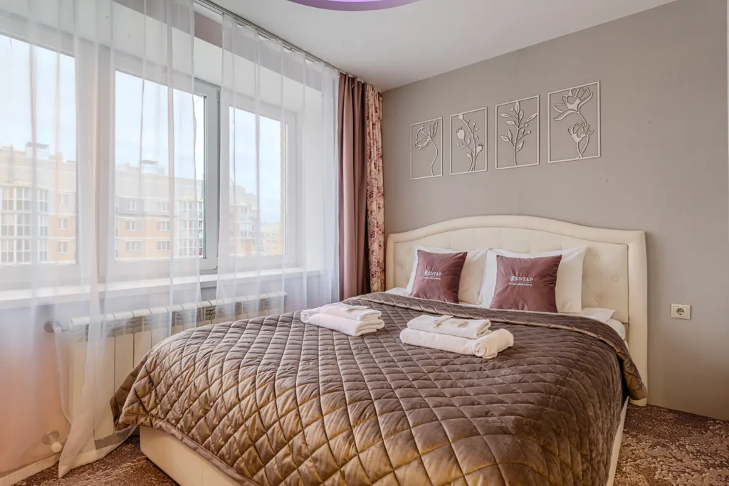 В тихом районе с удобной кроватью, гостиничный сервис, бесконтактно