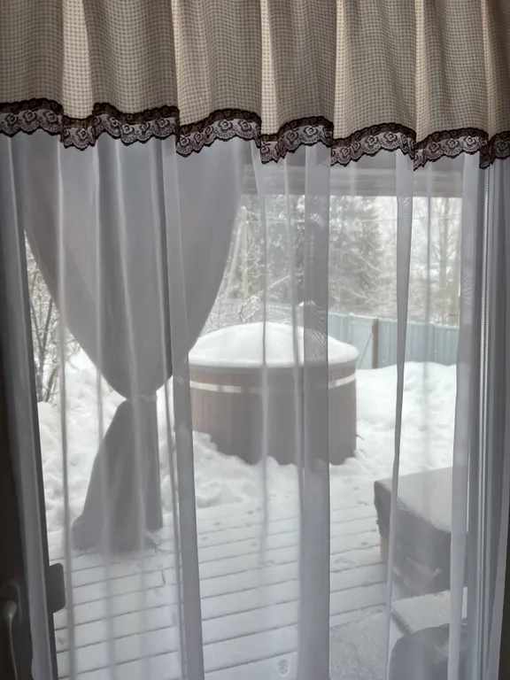 Уютный дом с купелью