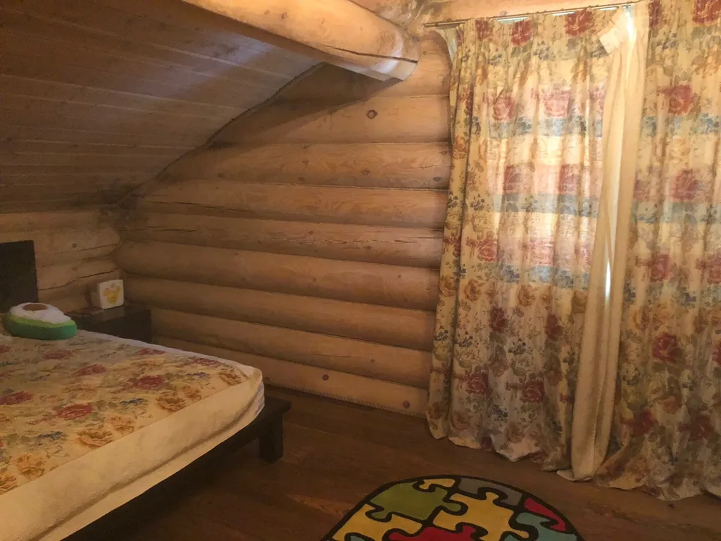 Коттедж с баней и беседкой из сруба