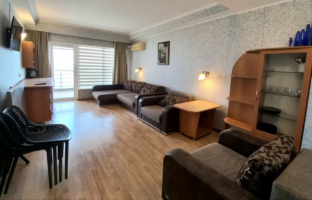 Просторный 2х комнатный номер с видом на море, 1я линия