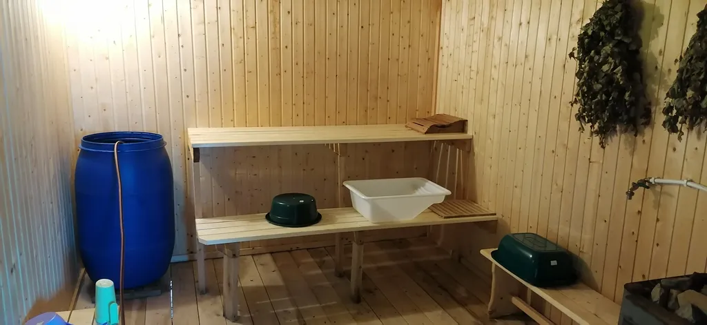 Дом рядом с озером