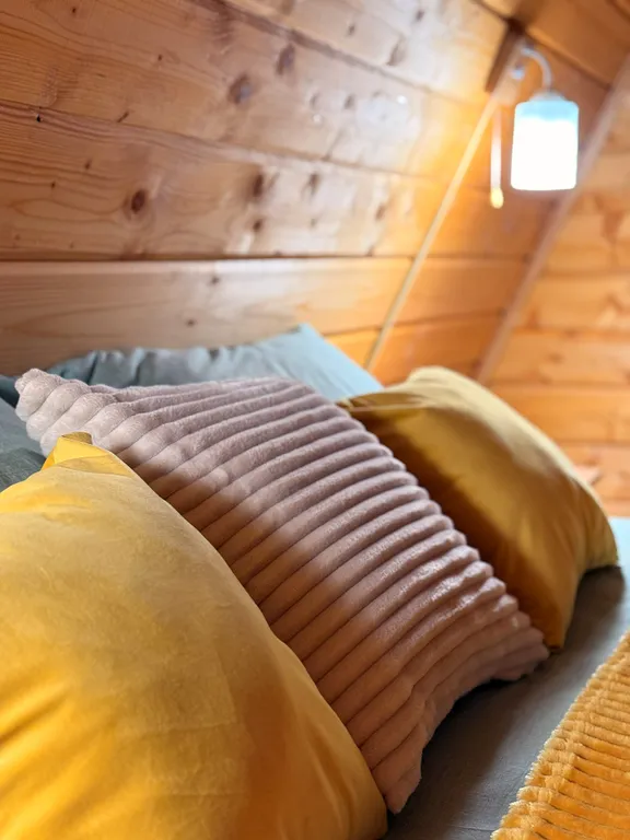 А-фрейм шалаш у леса