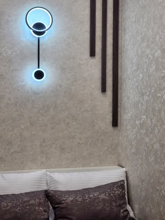 Просторная студия для четырёх человек