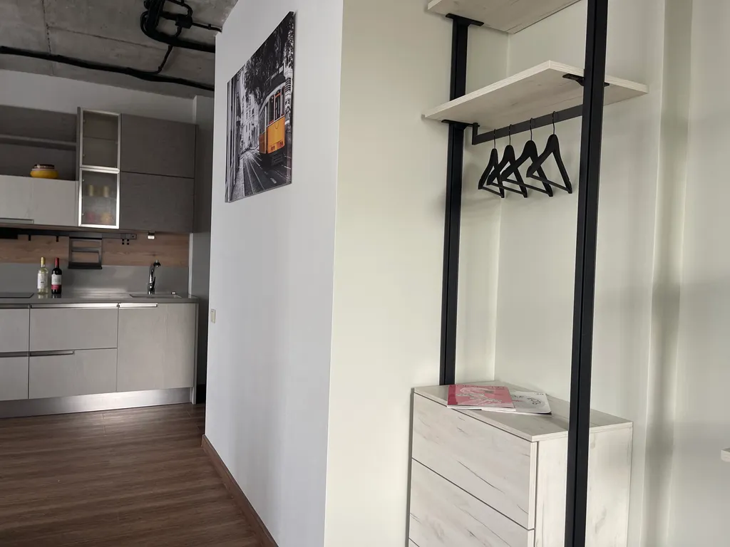 Просторная и светлая квартира с огромными окнами