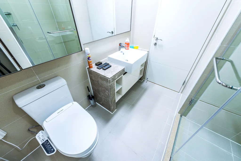 1-ком возле Посольства США от THEADDRESS