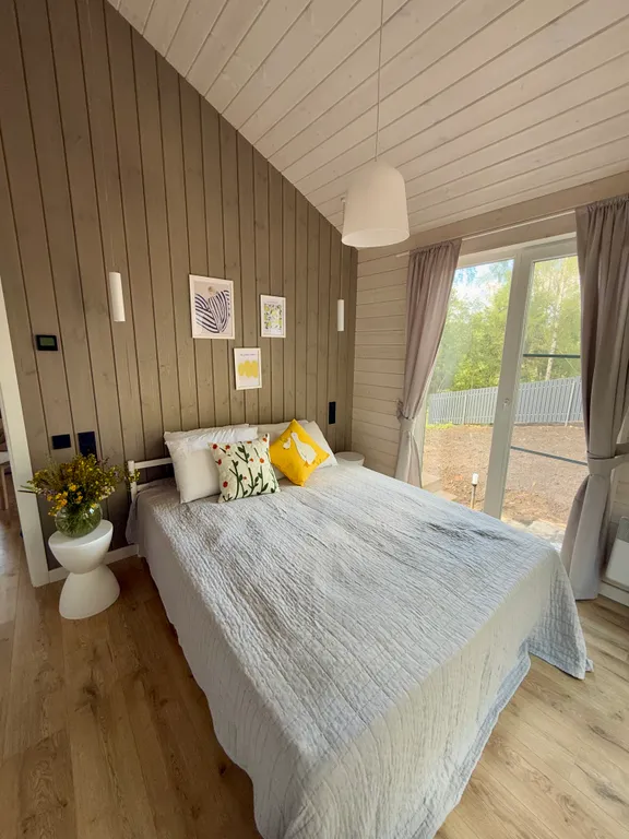 Семейный дом с панорамной сауной и камином