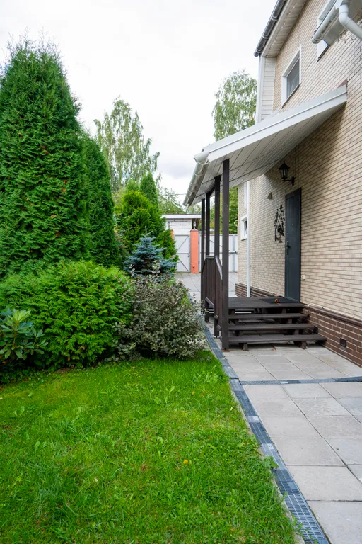 Коттедж на первой береговой линии с шикарным панорамным видом на озеро