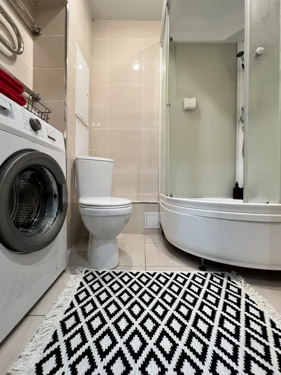 Интересная студия для троих