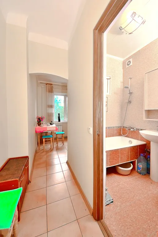 Видовая 1-комнатная квартира ,с балконом на набережной в Ялте