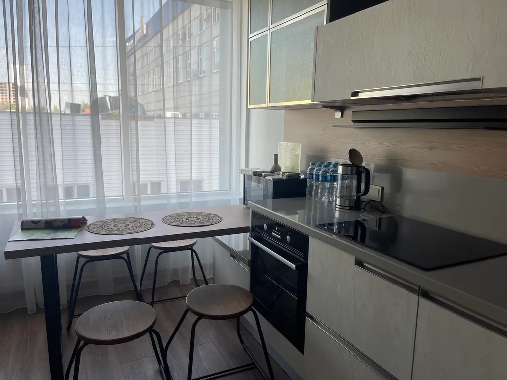 Просторная и светлая квартира с огромными окнами