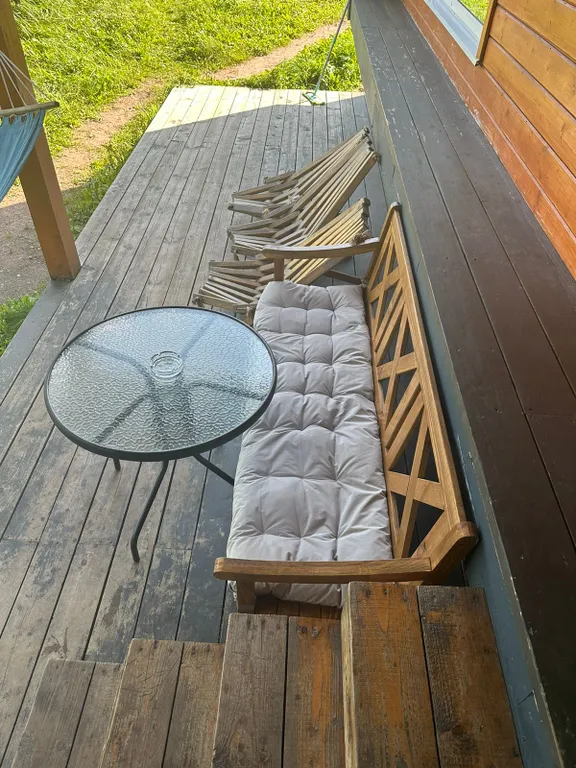 Уютный коттедж с панорамными окнами на берегу озера