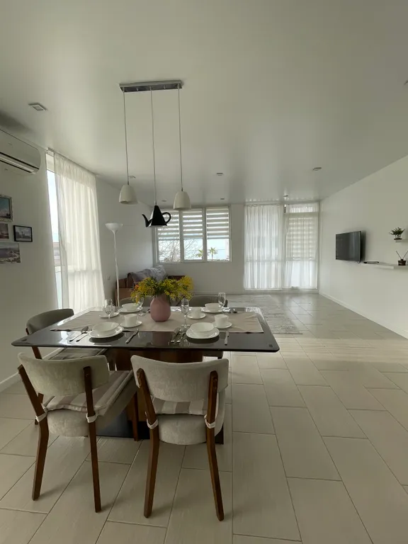 Просторный 3-комнатный апартамент с видом на море