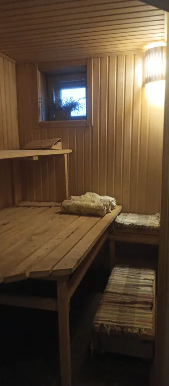 Стильный дом у реки с баней