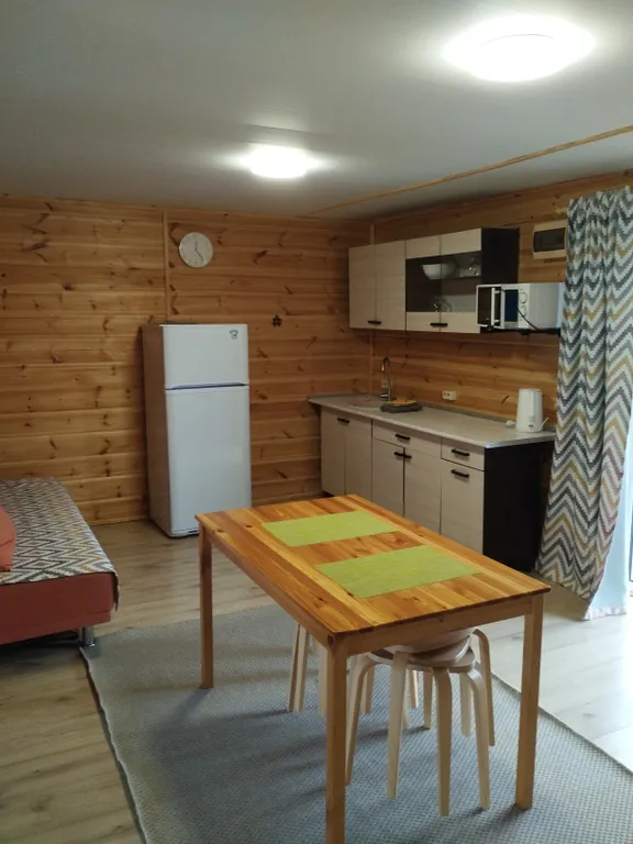 Комплекс с видом на реку в центре Чемала