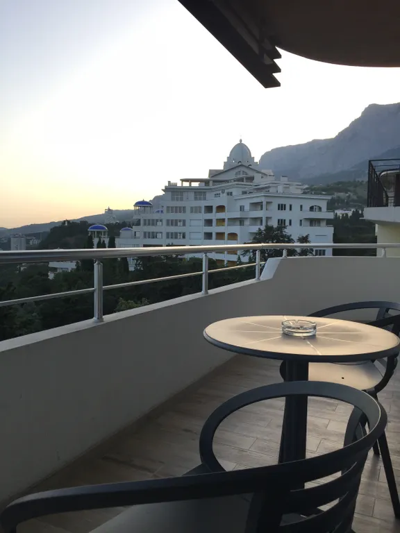 Студия с видом на море и горы