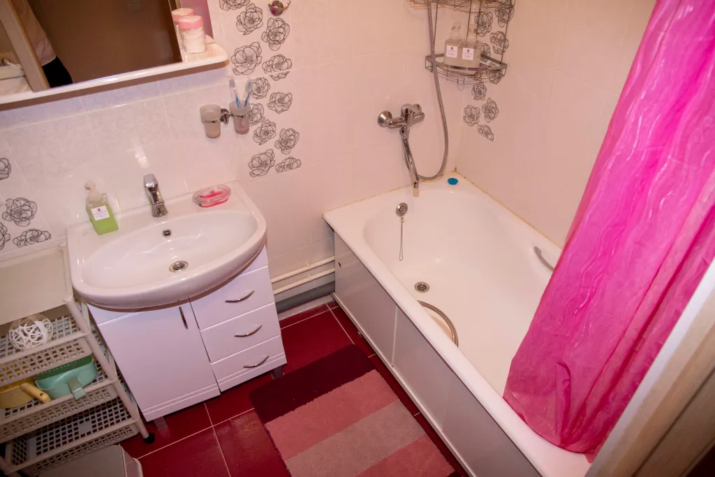 Большая трёхкомнатная квартира в новом доме у пруда