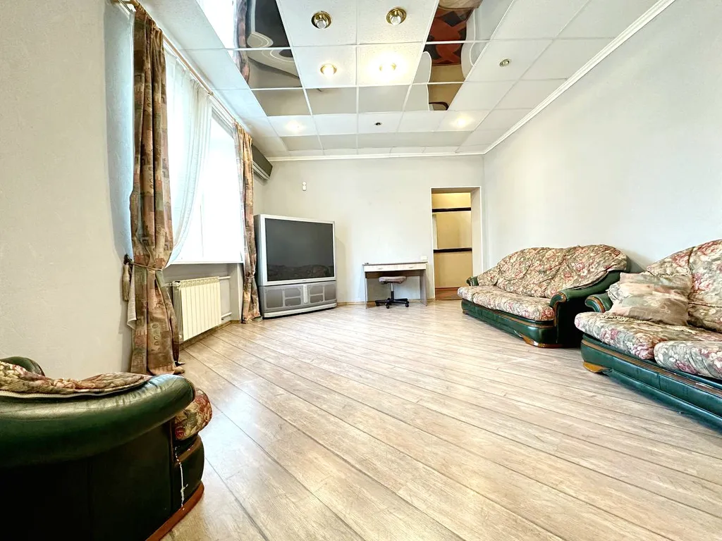 4-комнатная квартира в центре рядом с набережной