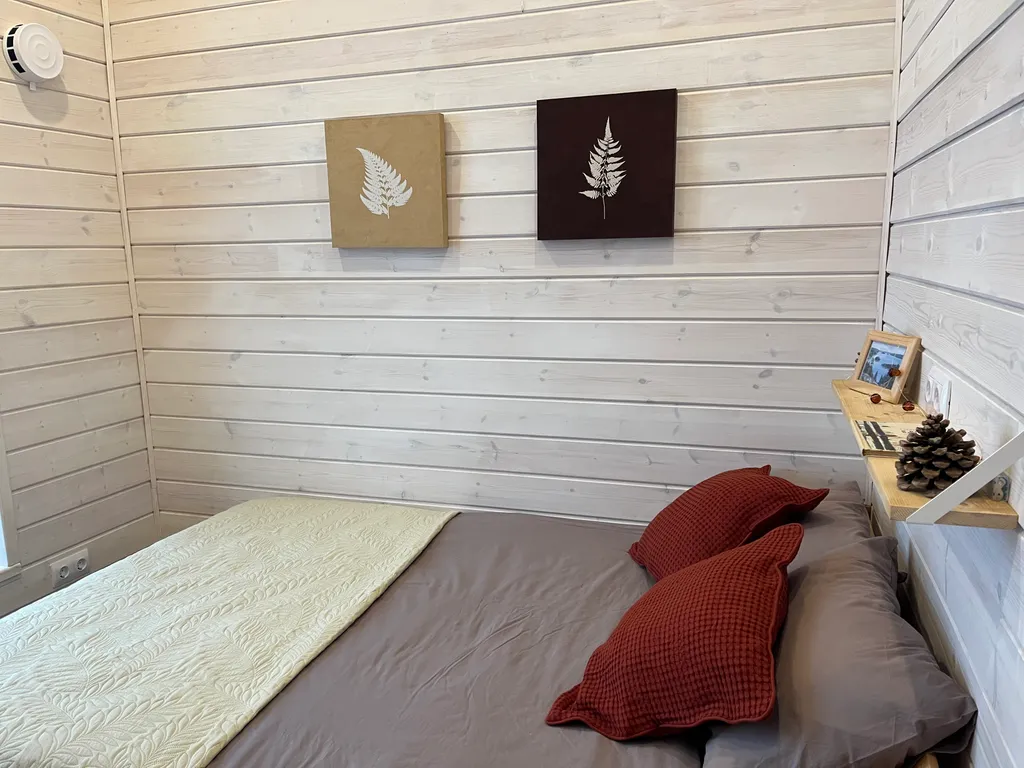 Домик в Карелии на берегу озера