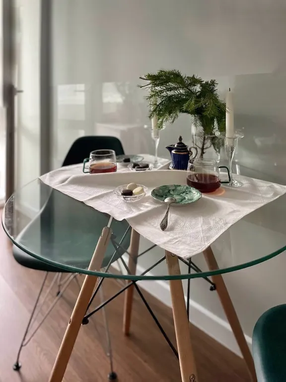 Стильная квартира с синей кухней