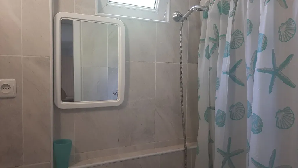 Бесо хаус апартамент с отдельным двориком недалеко от парка