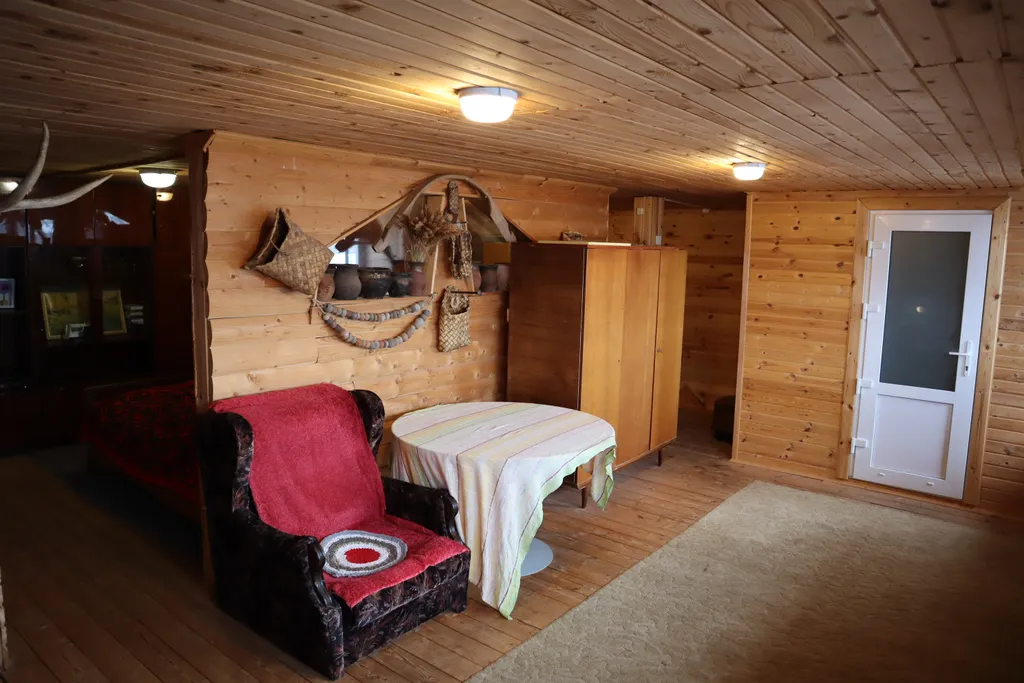 Двухэтажный дом на берегу Волги