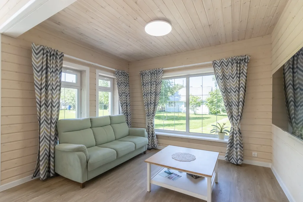 Коттедж Дом с бассейном в Карелии — Деревянное