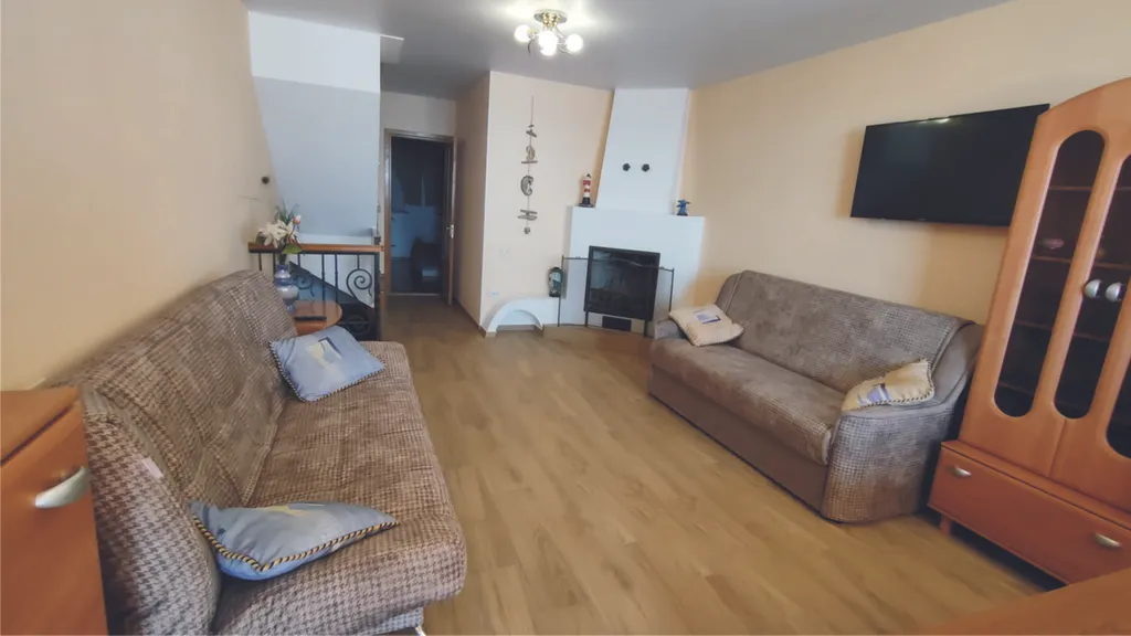 Коттедж - три этажа на берегу моря