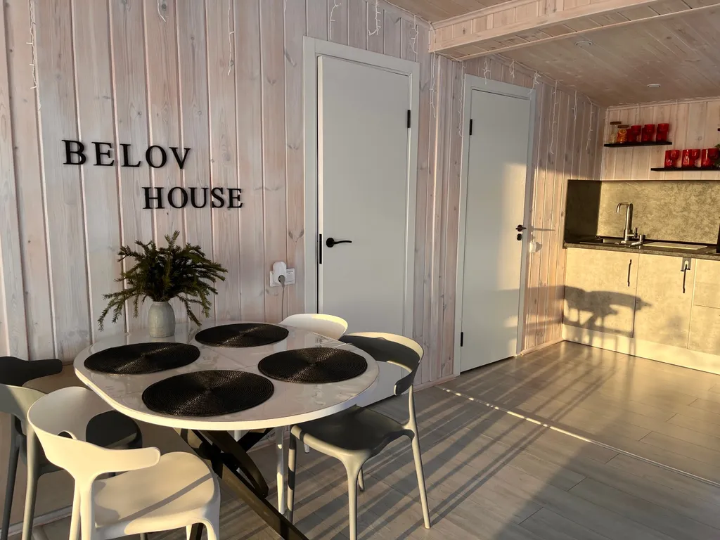 Атмосферный дом у леса