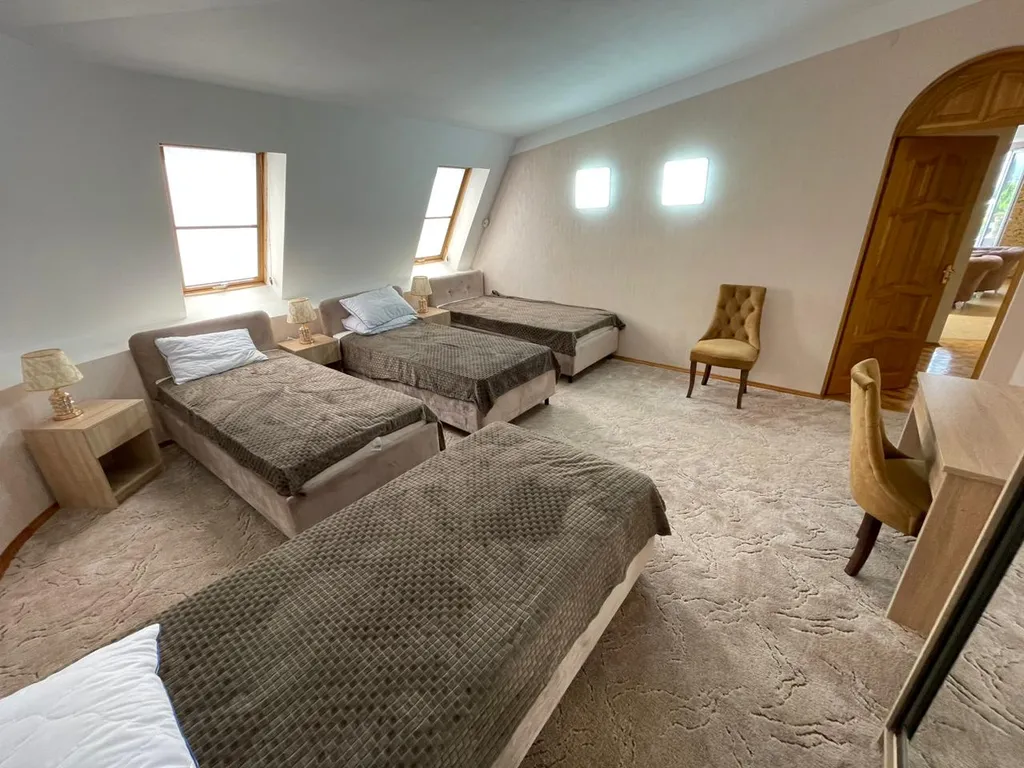 Уникальный, уютный, большой семейный дом. С видом на город