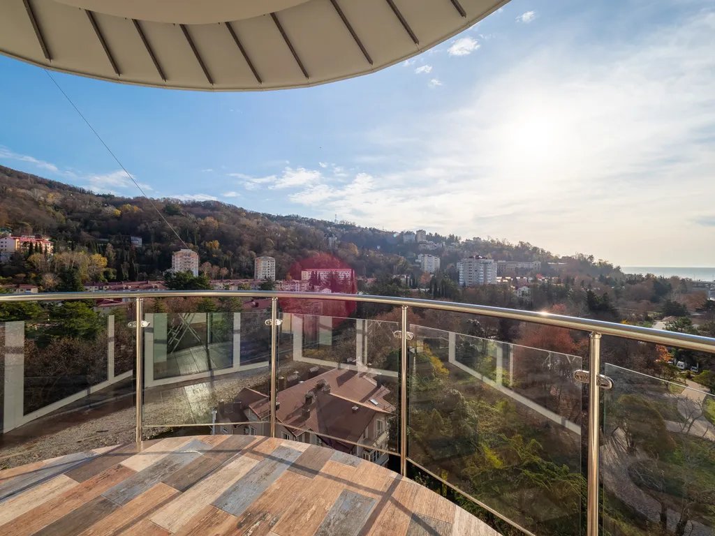 Квартира в Сочи с балконом, ровное место, вид на море, центр Хосты