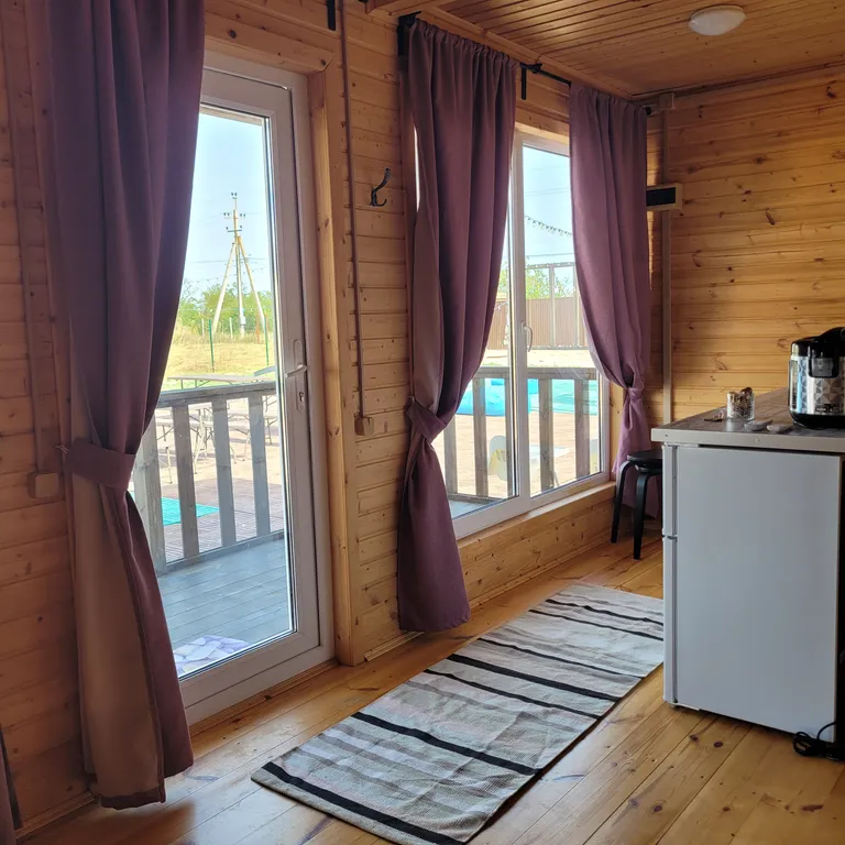 Уютный домик с кухней и верандой