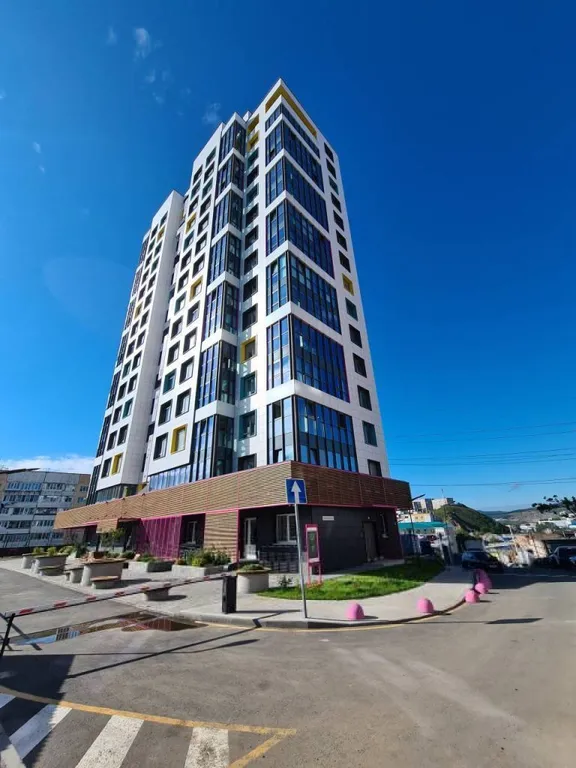 Красивая студия с видом на Золотой мост, город, море