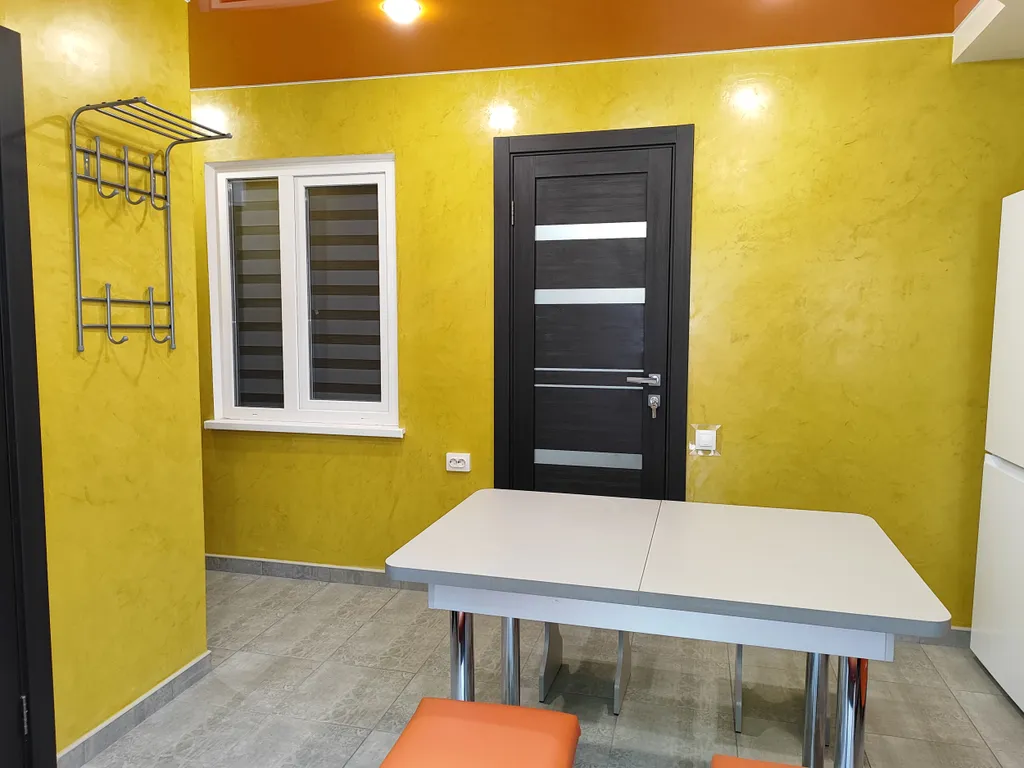 Коттедж Коттедж Уютная и комфортная двухкомнатная квартира — Евпатория