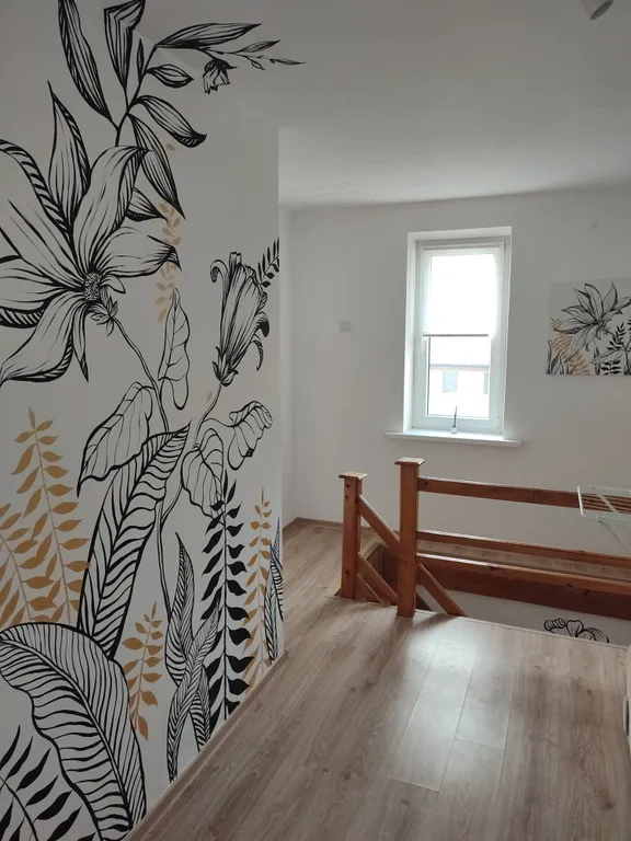 Дом с камином, красивой беседкой  большой территорией недалеко от моря