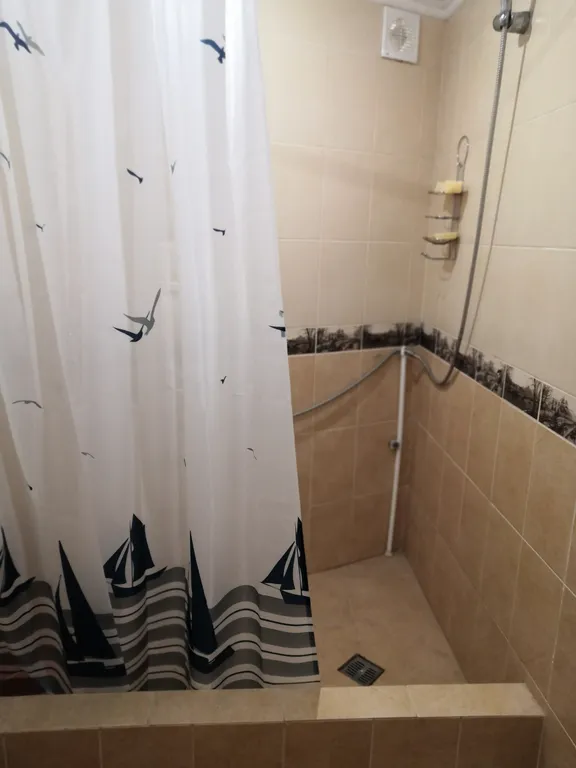 Уютный номер в коттедже в центре города.