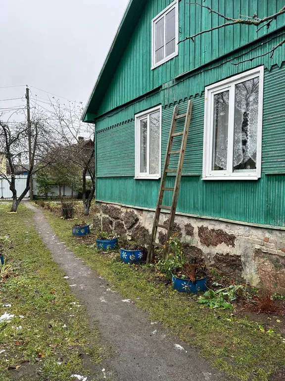 Домик рядом с озером