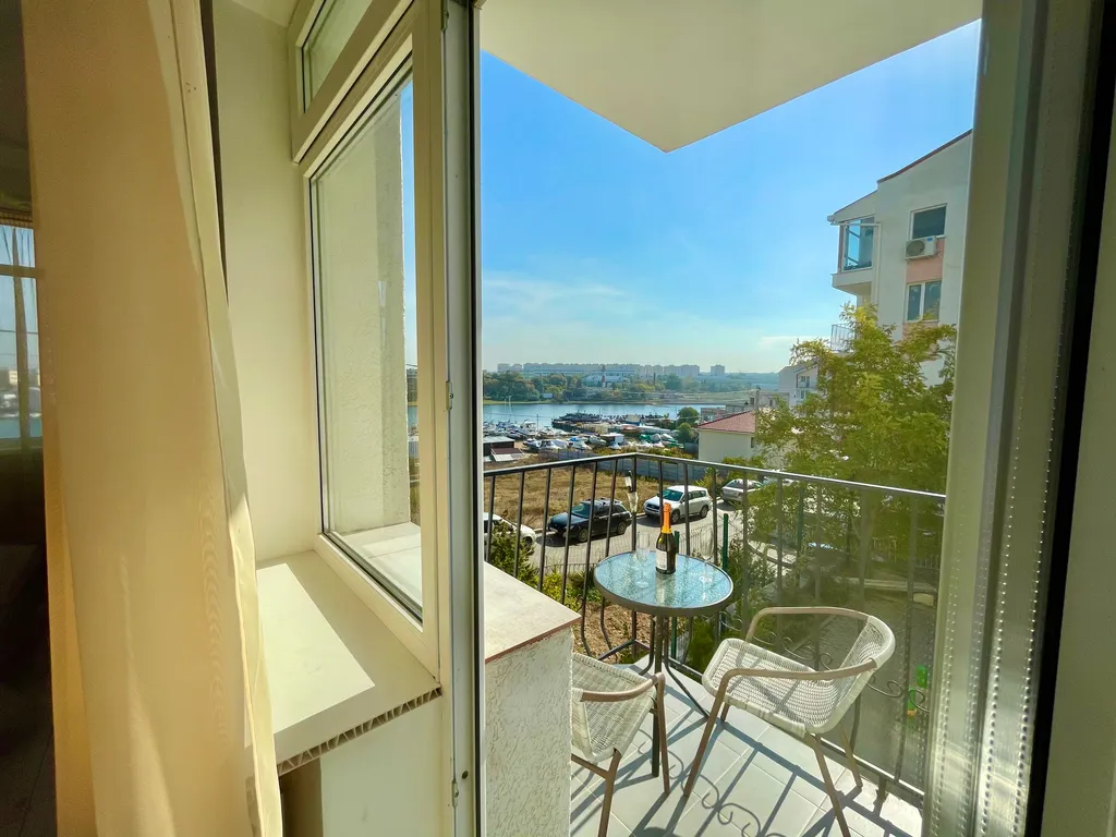 Квартира Квартира у моря, окна и балкон с видом на море и яхт-клуб — Севастополь
