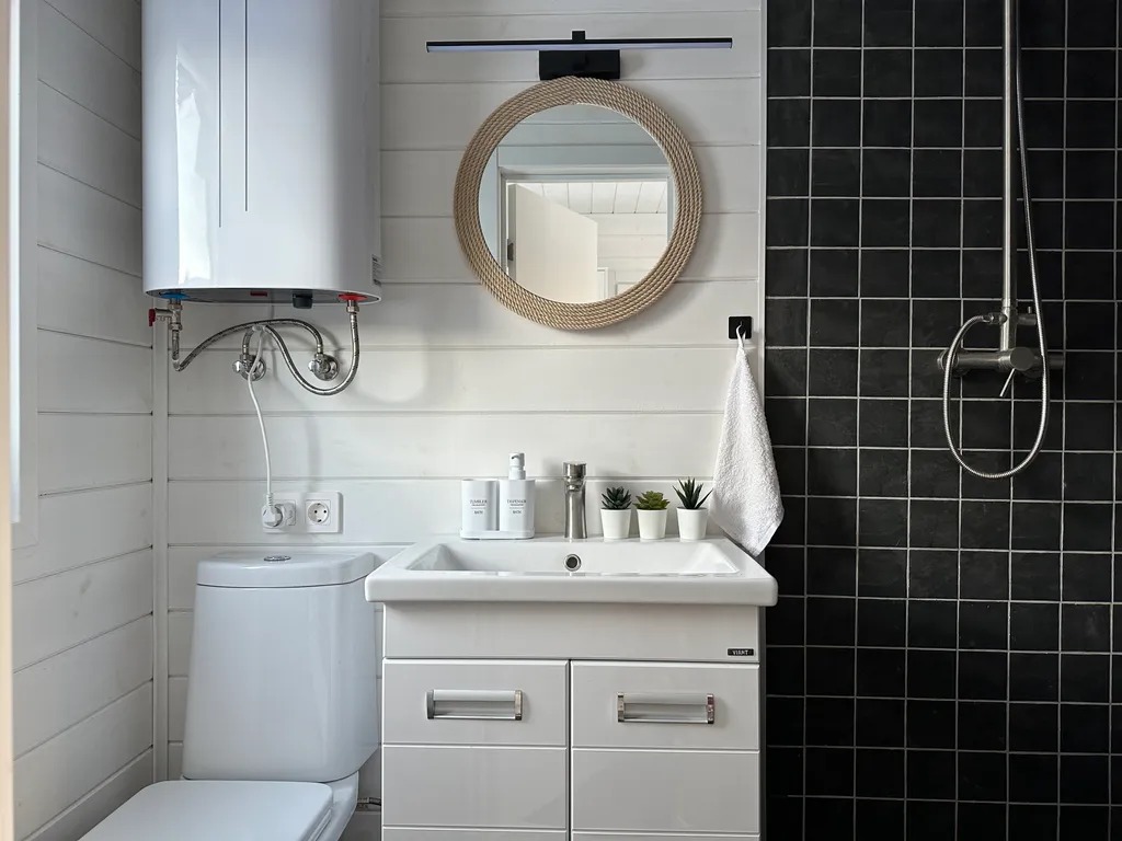 Домик у озера с баней и чаном