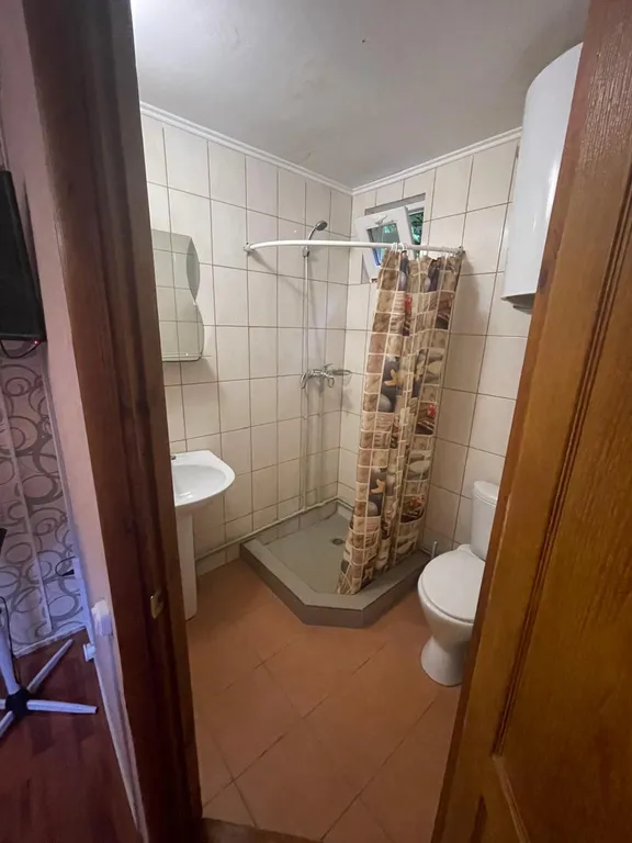 Двухэтажный коттедж с можжевеловым садом