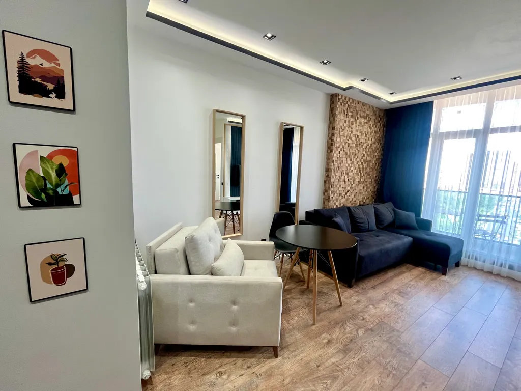 Двухкомнатный апартамент с восхитительным видом на парк и море