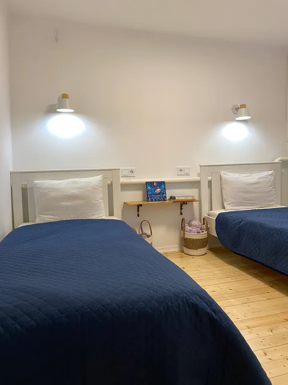 Загородный дом с садом и бассейном