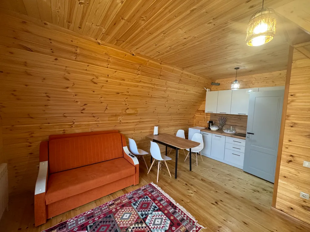 Деревянный дом на территории отеля