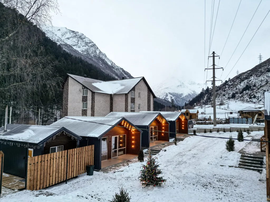 База отдыха с видом на горы в Приэльбрусье
