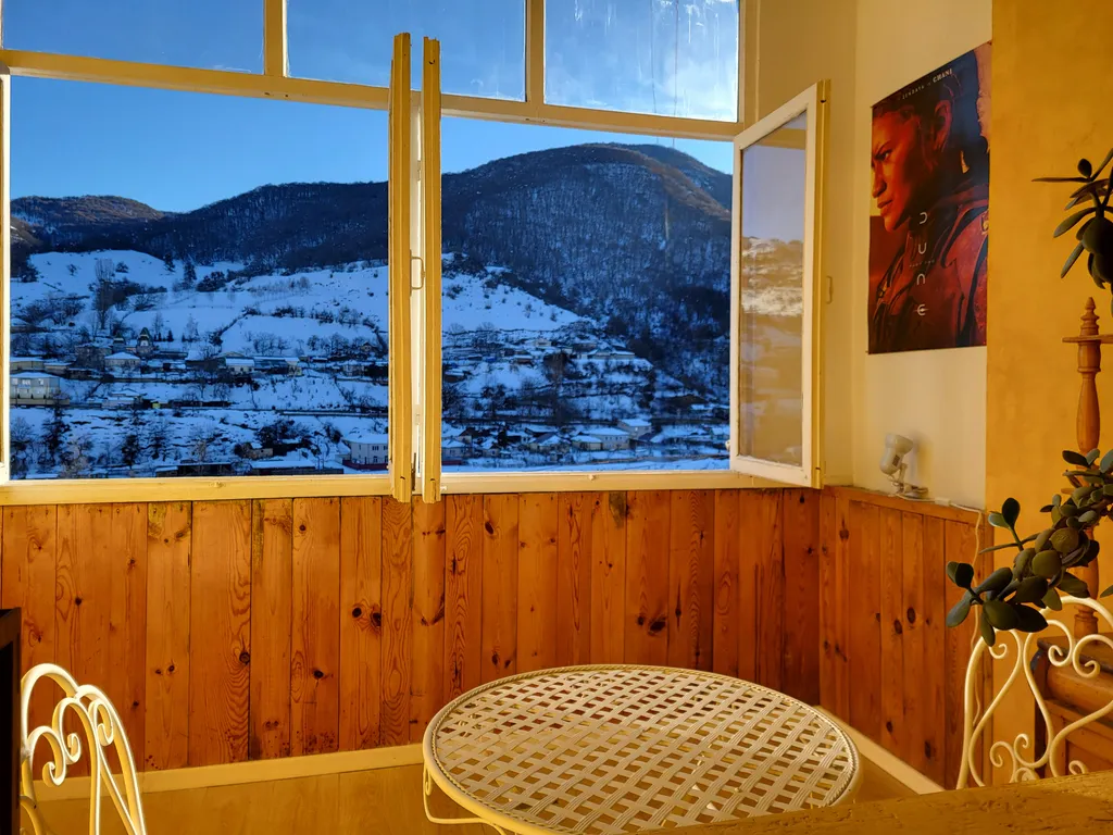 Квартира с видом на реку и горы