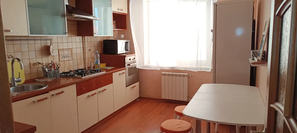 Трёхкомнатная квартира в центре — аренда посуточно в Омск