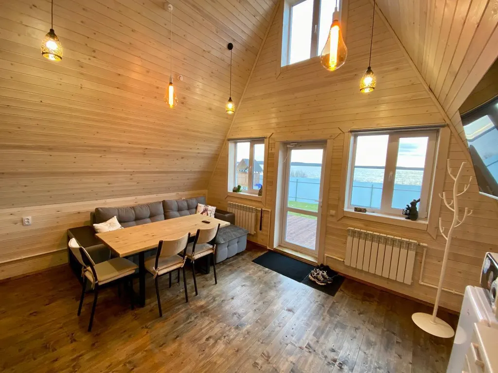 Дом на берегу озера